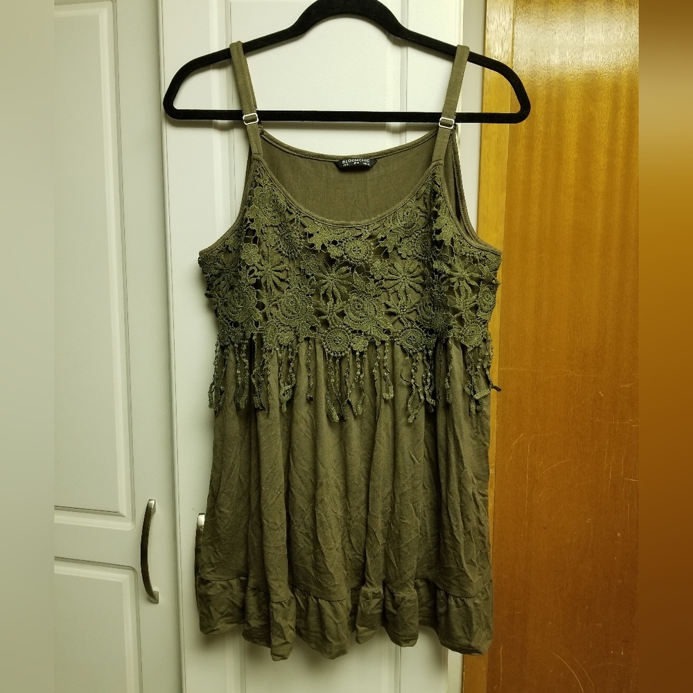👙💮Bloomchic crochet/fringe boho tank top with adjustable straps